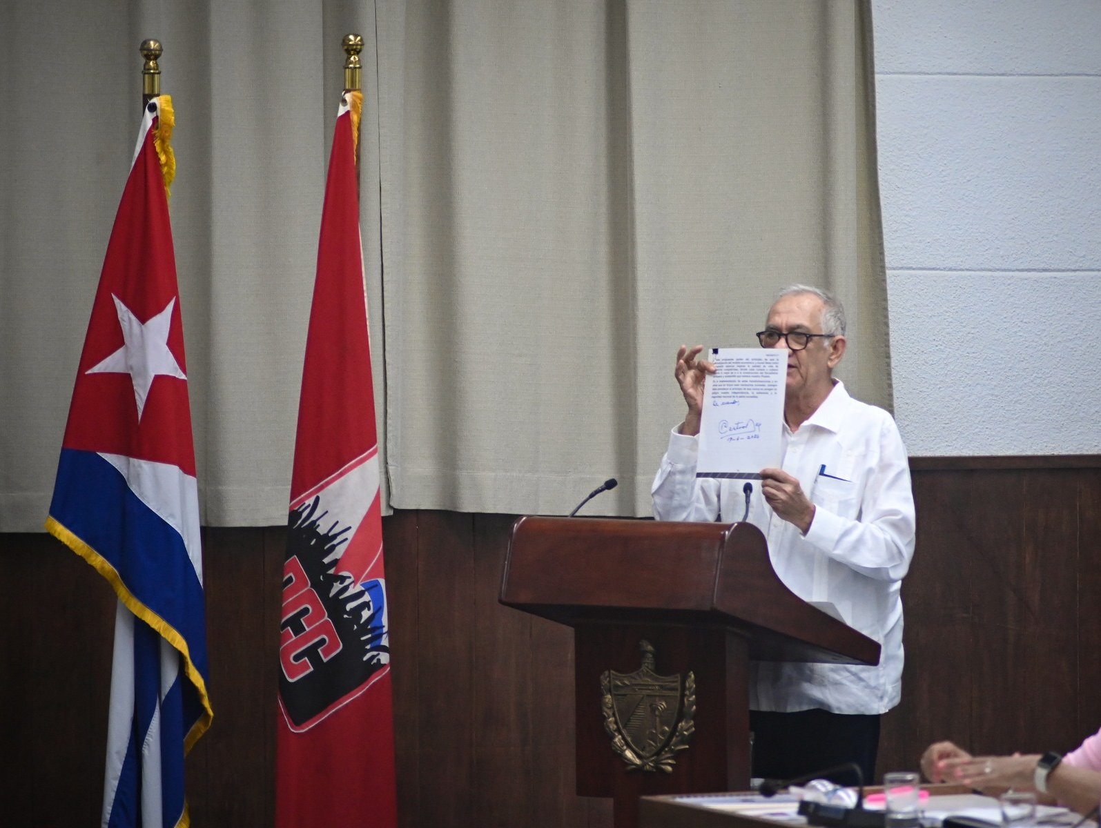 Una fortaleza de este proceso es que el líder al frente de la Revolución, Raúl Castro Ruz, haya hecho suya la propuesta presentada.