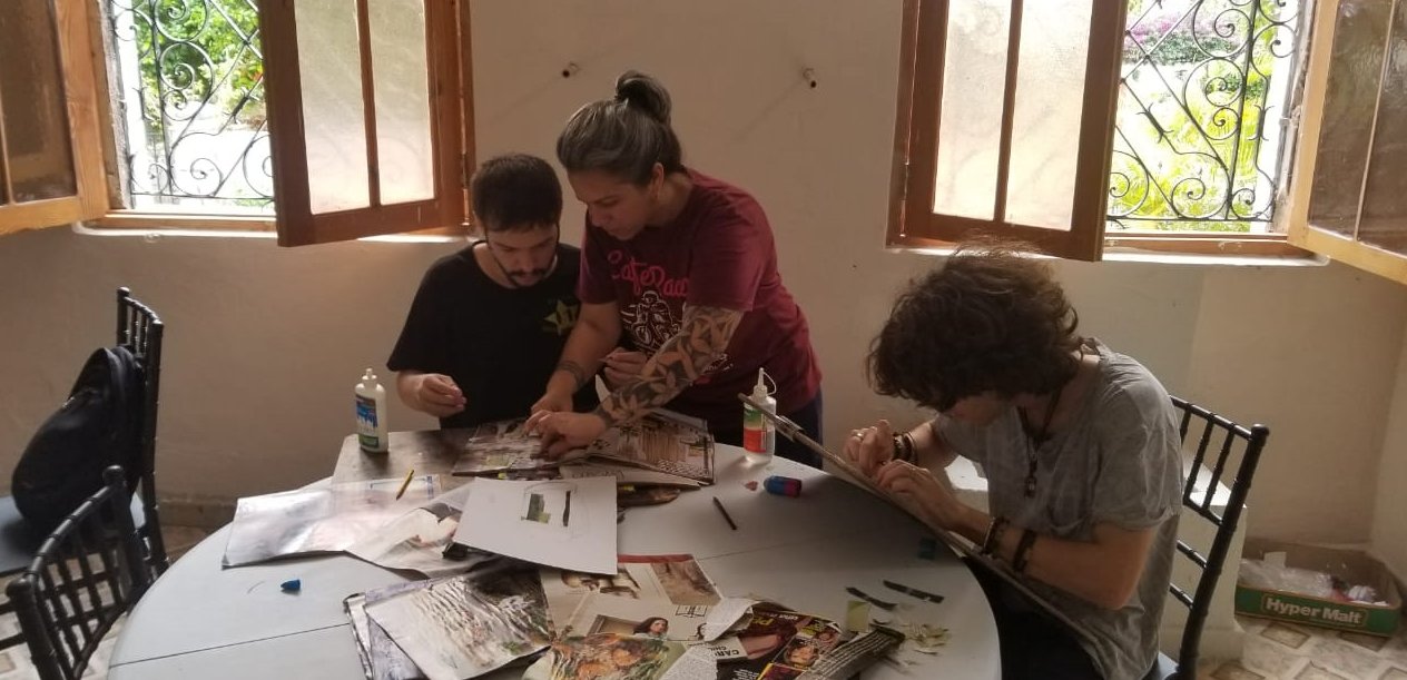 El Centro cuenta con un claustro de profesores consagrados y dedicados al empeño de desarrollar el talento y las habilidades de personas de todas las edades.
