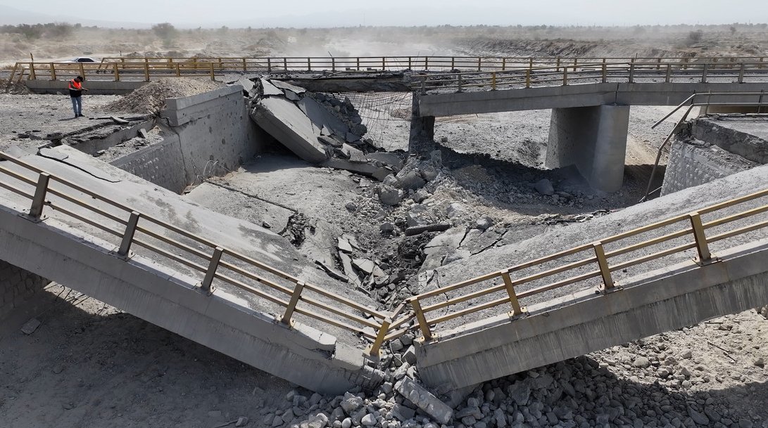 Entre los objetivos civiles atacados por EE.UU. este puente en la provincia de Hormozgan, el 17 de julio