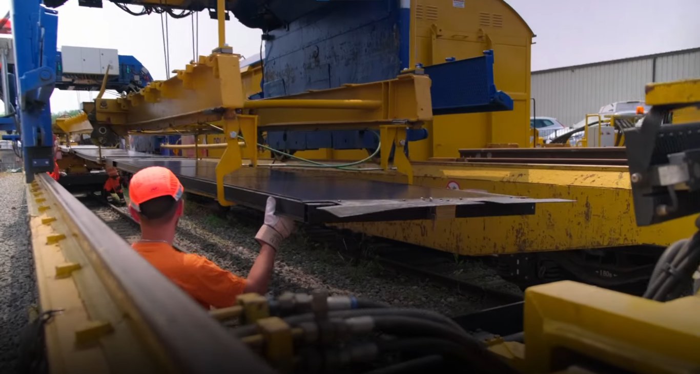 Planta solar ferroviaria en Suiza.
