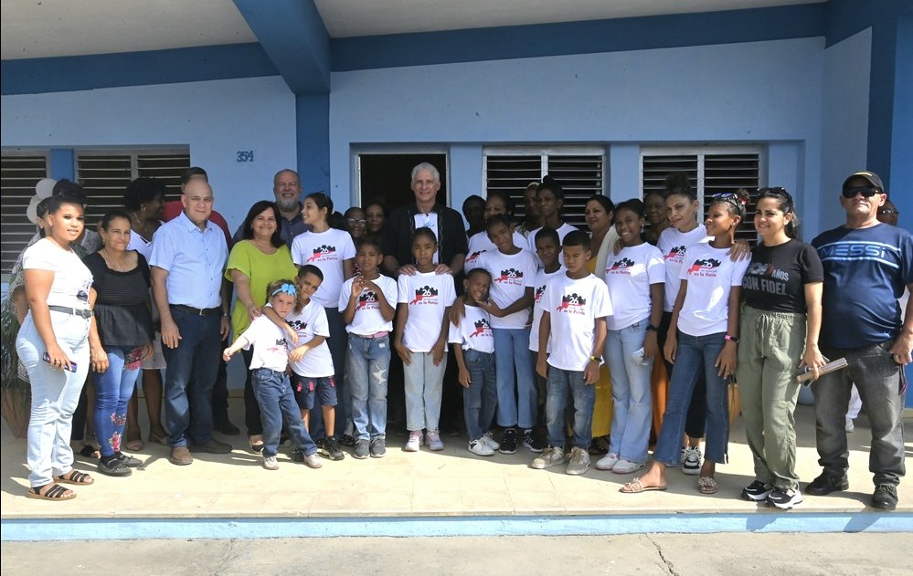 Presidente cubano visita hogar de niños sin responsabilidad parental en Pinar del Río.