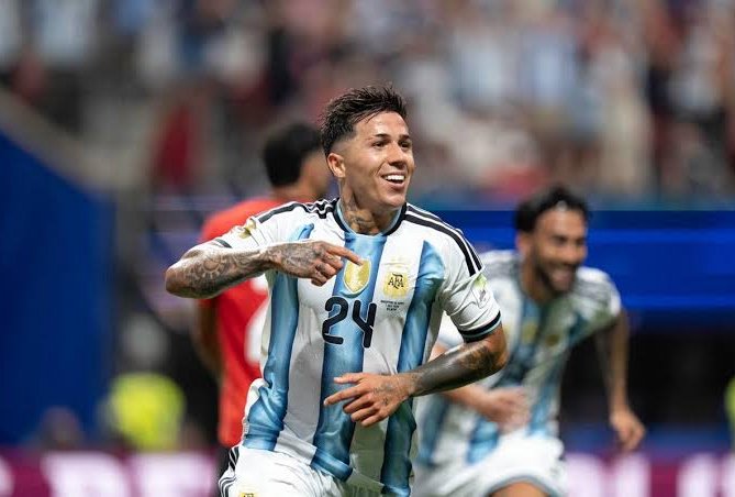 Enzo Fernández marcó el gol que le dio la clasificación a Argentina a los cuartos de final de la Copa Mundial de Fútbol 2026.
