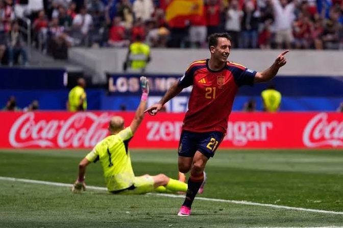 Cucurella puso el toque, Mikel el gol, y España la fiesta
