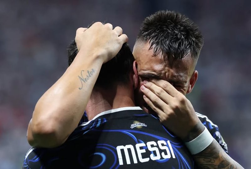 Lautaro Martinez llora de alegría tras conseguir el gol de la clasificación de Argentina a la final