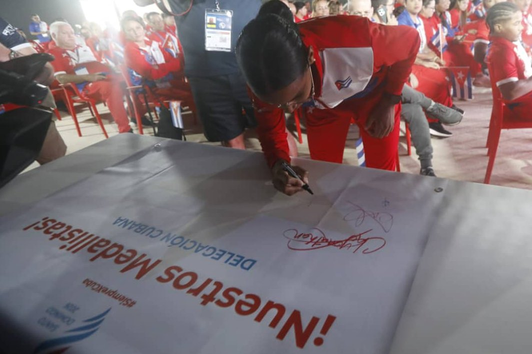 En homenaje al 26 de julio, se inauguró el mural de los campeones, donde se recogerá la firma de los medallistas cubanos en los 25tos. Juegos Centroamericanos y del Caribe.