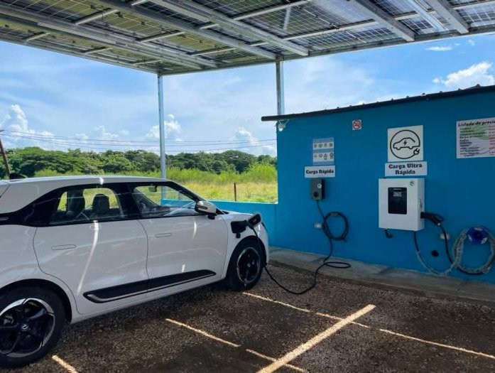 Funciona en Villa Clara la primera estación de carga rápida y ultrarrápida de vehículos eléctricos