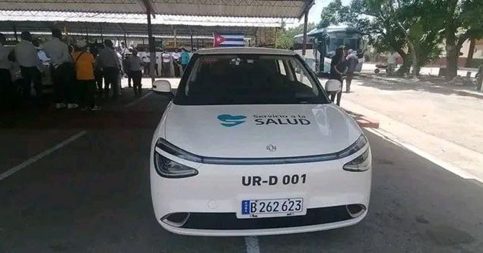 Nuevos vehículos eléctricos en el sistema de salud de Santiago de Cuba.