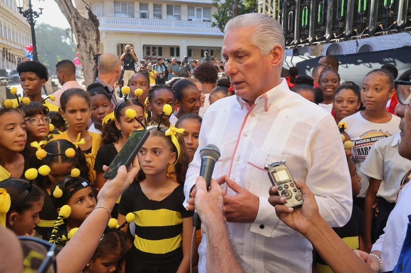 Díaz-Canel: «Mientras haya en Cuba aulas con estudiantes, y escuelas con maestros, hay nación, hay Patria, hay Revolución y hay Socialismo»