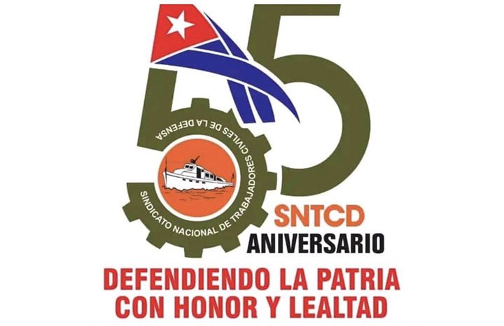 Felicita Raúl a trabajadores civiles de la Defensa