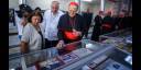 Ministro de Cultura y el cardenal Beniamino Stella asisten a la muestra por el aniversario 25 de la visita del papa Juan Pablo II a Cuba