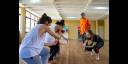 Yannis Mantsis y Elena Tsikala ensayan junto a bailarines cubanos un pasaje de Hands on