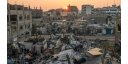 El sol se levanta el 1 de enero de 2024 en el bombardeado campamento de refugiados de Rafah, en el sur de Gaza. 