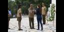De manos del General de Cuerpo de Ejército, Roberto Legrá Sotolongo, Meyvis Estévez, primera secretaria de la Unión de Jóvenes Comunitas, recibió la Réplica del machete del Lugarteniente General del Ejército Libertador Antonio Maceo