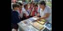 Buen ambiente juvenil en la Feria del Libro
