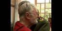 El expedicionario del Granma, Ginó Doné saluda al Comandante en Jefe, Fidel Casto Ruz.jpg