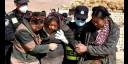 Los equipos de rescate a evacuado a personas heridas en la aldea de Zhacun, situada en el condado de Tingri