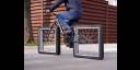 La bicicleta de ruedas cuadradas es una pieza con vocación artística