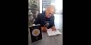 Ulises Rodríguez Febles firma su libro Huevos