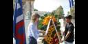 La ofrenda floral al ilustre patriota