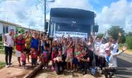 La llegada de la brigada a  las  zonas afectadas por el huracán Oscar fue  un bálsamo para todos, en especial, para los niños