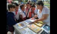 Buen ambiente juvenil en la Feria del Libro