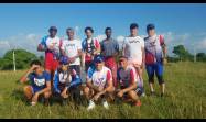 Chavely junto a integrantes del Cuban Trail Team espirituano.