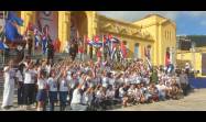 Al terminar el homenaje, Díaz-Canel se tomó una foto colectiva con 70 jóvenes pineros