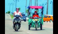 En la transportación de pasajeros se extendieron a todas las provincias, de una manera u otra, ruteros, microbuses y triciclos eléctricos.