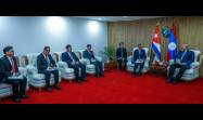 En el Palacio de la Revolución tuvo lugar este jueves el intercambio entre el primer ministro Manuel Marrero Cruz y el titular de Asuntos Exteriores de la República Democrática Popular Lao, ministro, Manuel Marrero Cruz, sostuvo un fraternal encuentro con Thongsavanh Phomvihane.