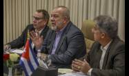El miembro del Buró Político y primer ministro, Manuel Marrero Cruz, sostuvo un entrañable intercambio con los colaboradores cubanos de la salud.