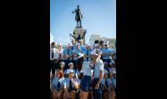 Los estudiantes de 12mo. grado del Instituto Preuniversitario Vocacional de Ciencias Exactas Carlos Marx, en Matanzas, recibieron la bandera al contingente de graduados, correspondiente al actual curso docente. 