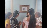 Los públicos disfrutan las diferentes técnicas aprendidas en el taller de la galería espirituana