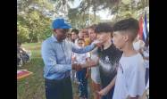 Niños y jóvenes en el sitio histórico donde nació Fidel hace 98 años.