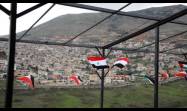 Banderas de Siria y Palestina en la ciudad siria de Ain Al-Tineh, al otro lado de altos del Golán