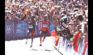 Imagen del esprint final de Sifan Hassan en el maratón de París 2024, premiada por World Athletics como la mejor fotografía del año