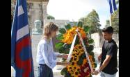 La ofrenda floral al ilustre patriota