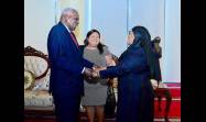 La Presidenta de la República Unida de Tanzania, Samia Hassan Suluhu, recibió al Presidente de la Asamblea Nacional del Poder Popular y del Consejo de Estado de Cuba, Esteban Lazo Hernández; quien realiza visita oficial a la nación africana