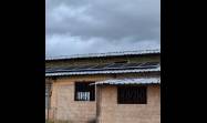 El montaje de un bombeo solar para el agua del pozo de la industria