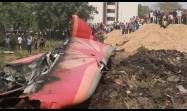 Restos del avión siniestrado en Ahmedabad, estado de Gujarat, en el oeste de India