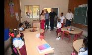 En la hermosa escuela primaria rural Salvador Olivares Duarte, donde estudian niños de la comunidad Mogote, Díaz-Canel recorrió varias áreas, cuya arquitectura es fruto de la colaboración internacional y fondos municipales y se conserva muy bien desde su inauguración en 2019.