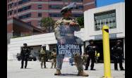 Efectivos de la Guardia Nacional protegen edificios en Los Ángeles