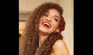 Estoy feliz, porque, a pesar de las difíciles circunstancias en que vivimos y a las que no escapamos los artistas, puedo seguir cantando, impulsando mi carrera y defendiendo la canción, afirma Annys
