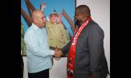 Morales Ojeda intercambia con líder partidista de Mozambique