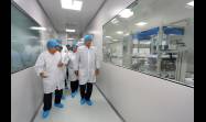 Presidente Díaz-Canel Bermúdez inauguró este domingo en Hanói una planta productora de medicamentos