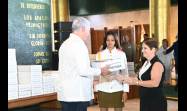 Una muesta documental de las firmas fue entregada a Miguel Díaz-Canel.