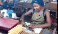 Iriamis Bayaga Lafortín, joven de 24 años, es estudiante de la cuarta etapa del curso para torcedores de tabacos