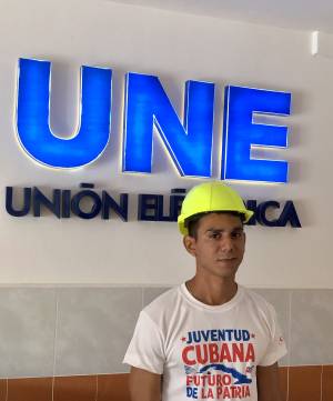 Jóvenes que laboran en la Felton 