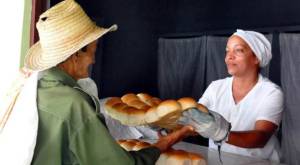 Se decidió que se reducirá el peso del pan de la cuota de 80 a 60 gramos de manera temporal