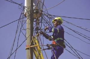 Se sigue trabajando para que la electricidad llegue lo antes posible a cada familia