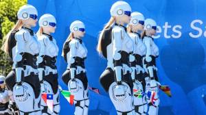 El robot humanoide llamado Mornine ha sido una presencia constante en el salón del automóvil de Shanghai